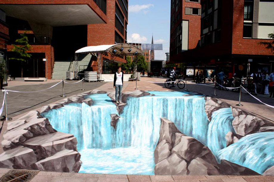 Interaction with 3D interactive street painting at Artweek in Hamburg