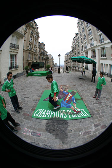 Boys posing with interactive 3D street art for Heineken in Paris